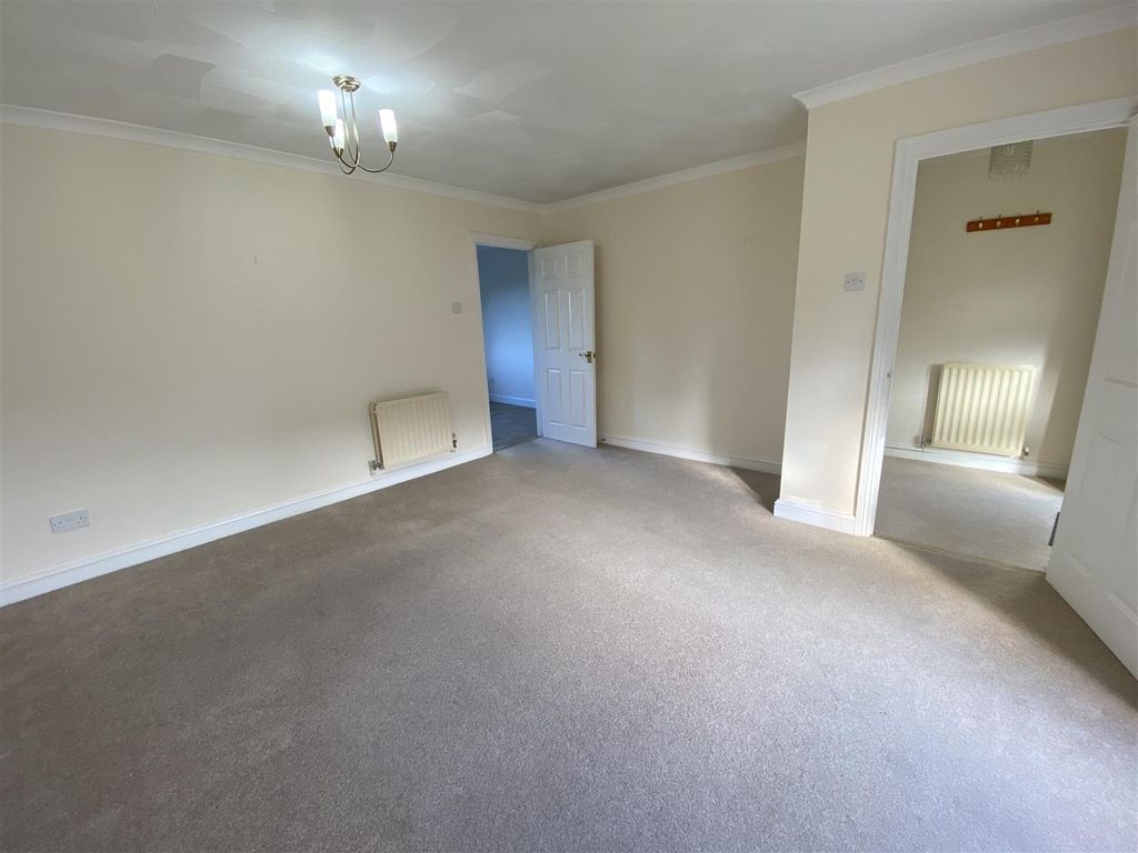 Property photo 2 of 19 Living Room