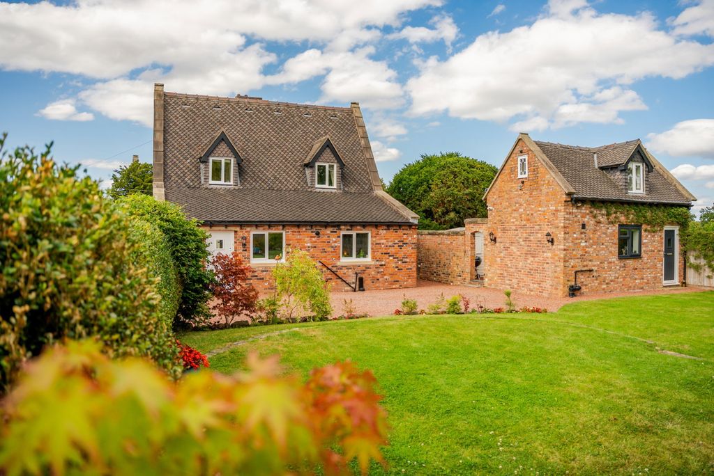 Property photo 2 of 75