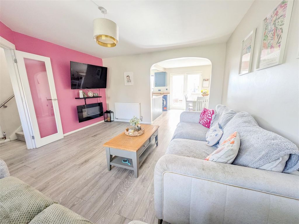 Property photo 2 of 18