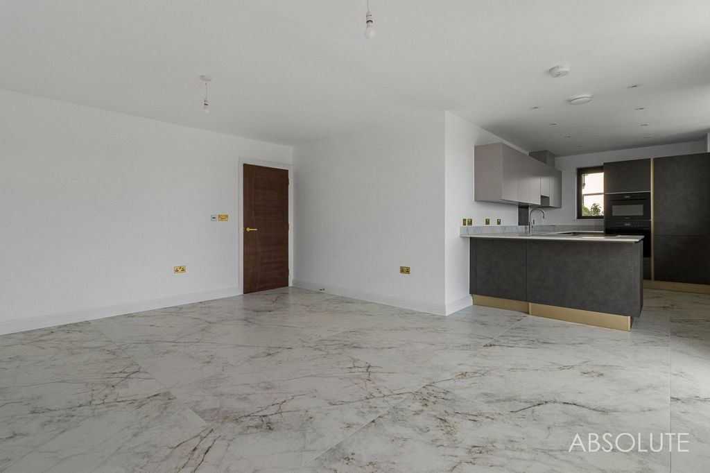 Property photo 2 of 25