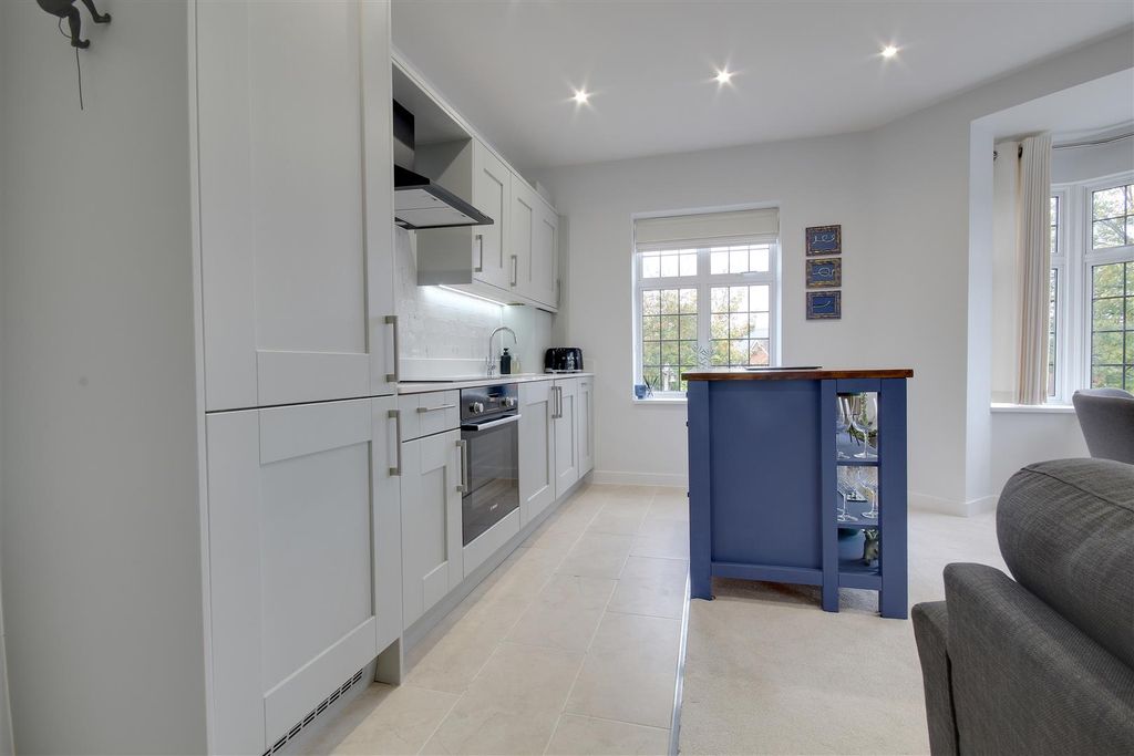 Property photo 3 of 8 Kitchen.Jpg