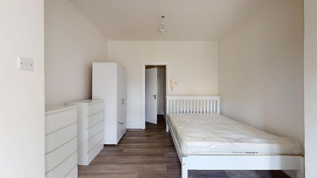 Property photo 3 of 12 67Bc9260Ae97060A1E624241_605F49351Bf2Bd900Bc9F254E