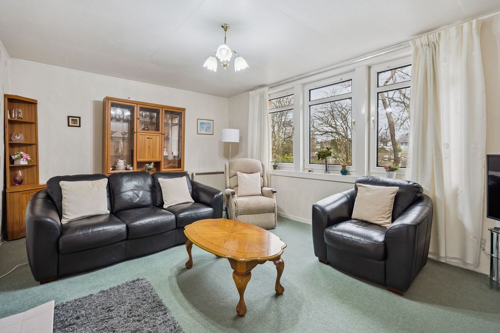 Property photo 2 of 15 Lounge