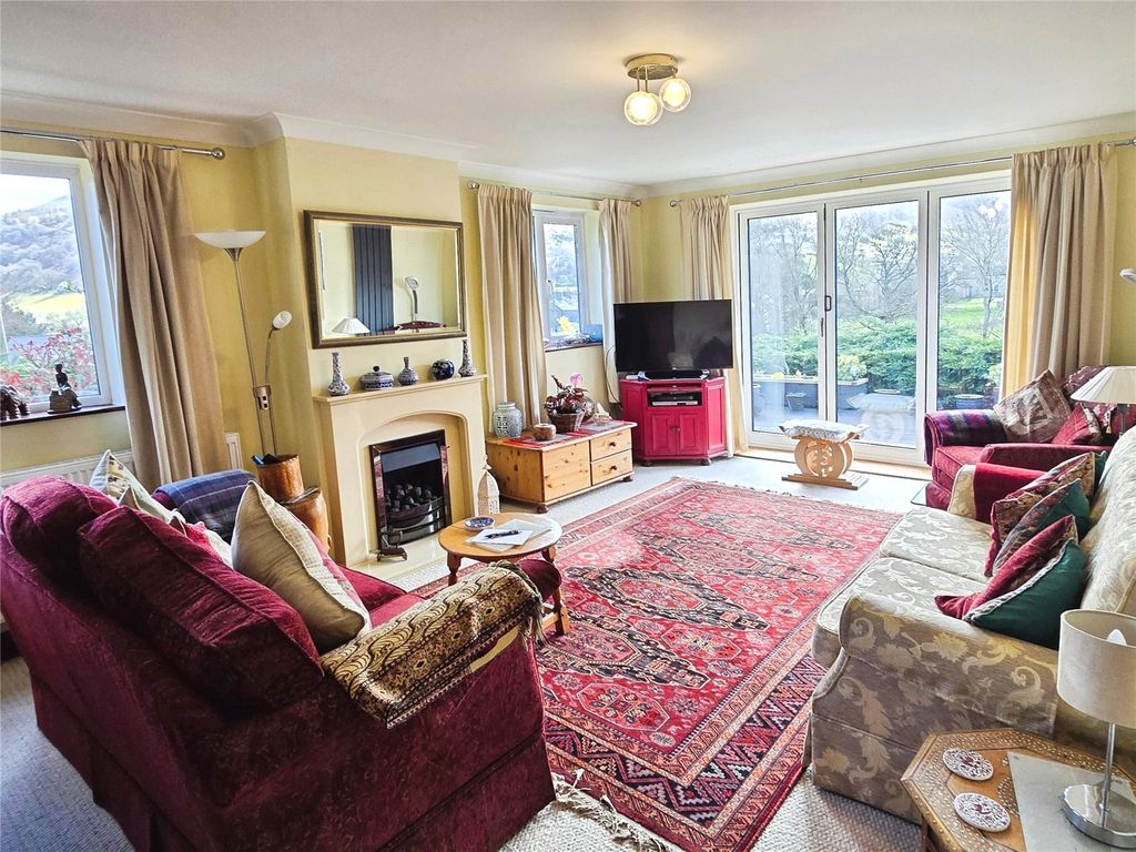 Property photo 3 of 21 Living Room