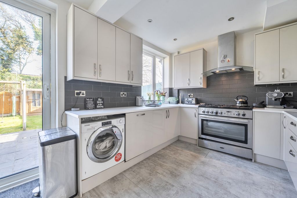 Property photo 3 of 20 Kitchen