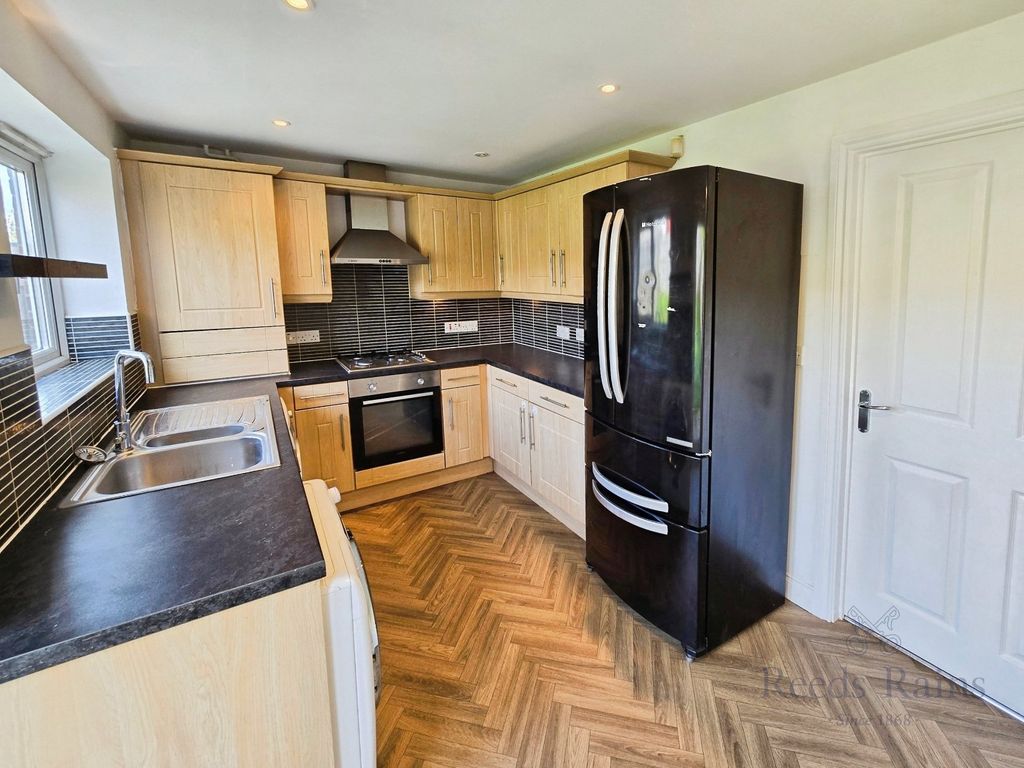 Property photo 2 of 14 Picture No. 11