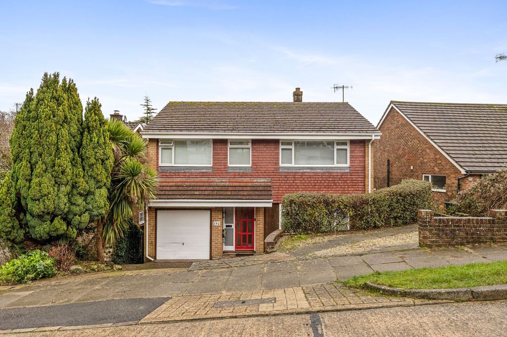 Property photo 2 of 28