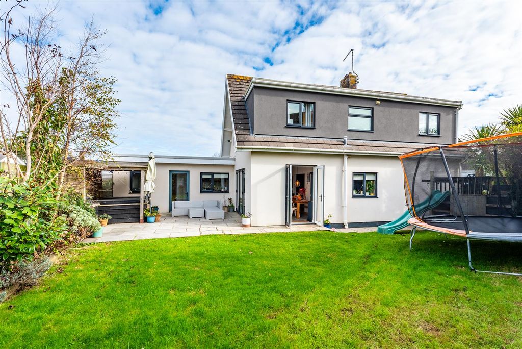 Property photo 1 of 25 External