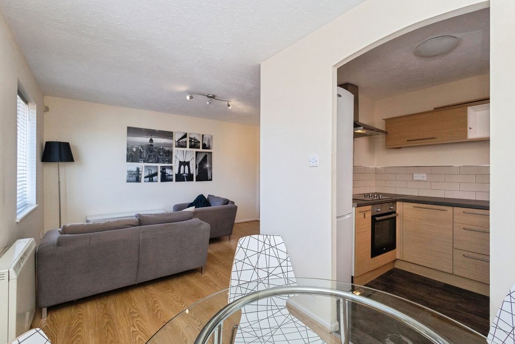 Property photo 2 of 11 Pbox-Img.Jpg