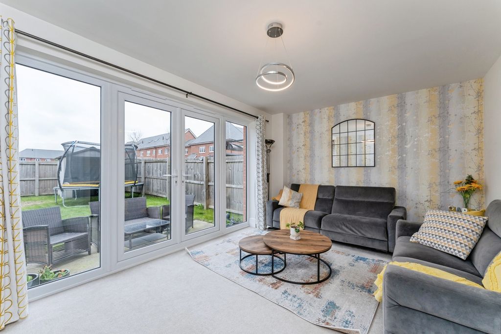 Property photo 3 of 33 Pbox-Img.Jpg