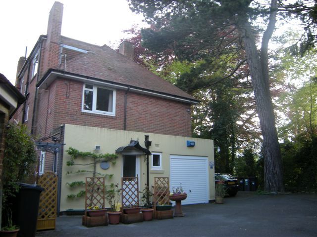 Property photo 1 of 6 Westbourne 550