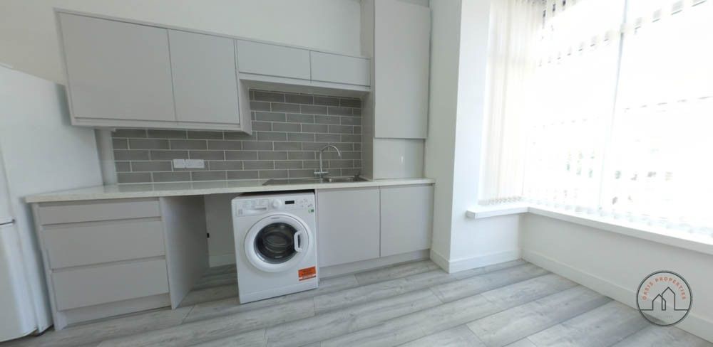 Property photo 1 of 7 Bright Modern Kitchen With Light Wood-Effect Floor...