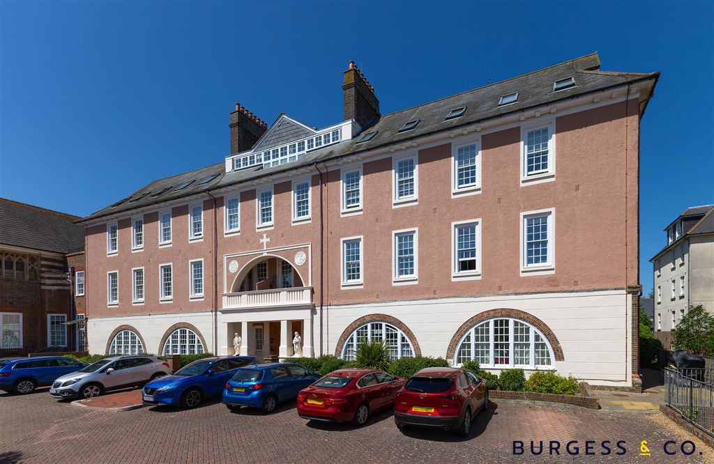 3 bed flat for saleJames Walk, Bexhill-On-Sea TN40