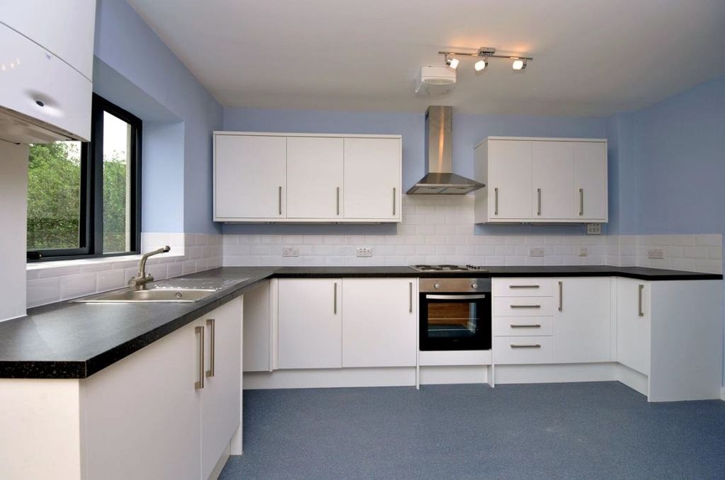 Property photo 2 of 7 Picture No. 10