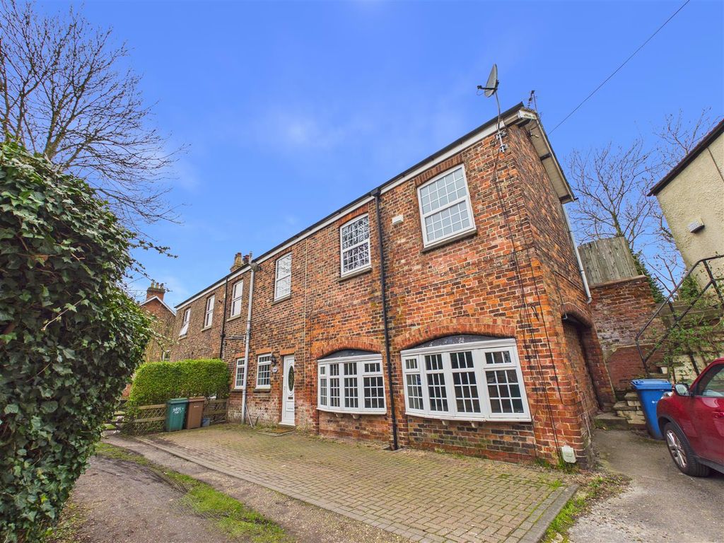 Property photo 1 of 10 Station Road - Front