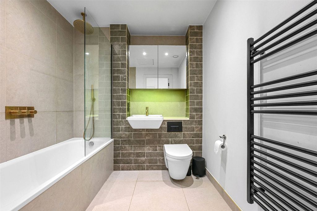 Property photo 3 of 17 Bathroom