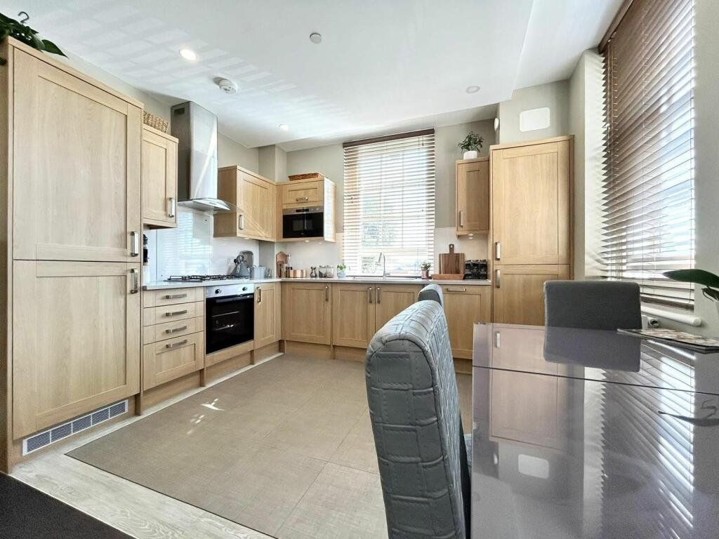 Property photo 3 of 8 Picture 3