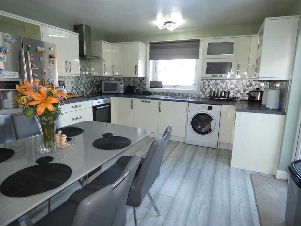 Property photo 2 of 19 Kitchen / Dining