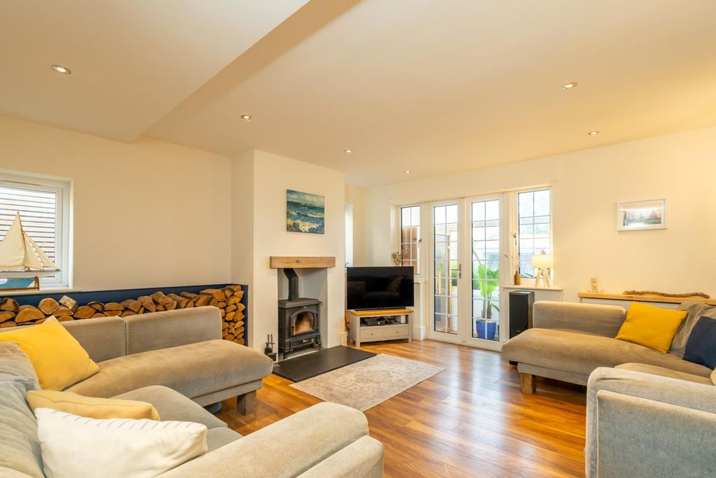 Property photo 2 of 22 Sitting Room.Jpg