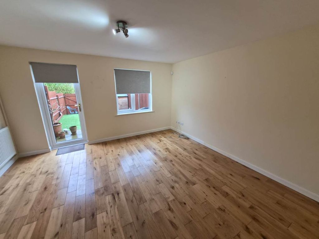 Property photo 2 of 12 Princes Mews (10)