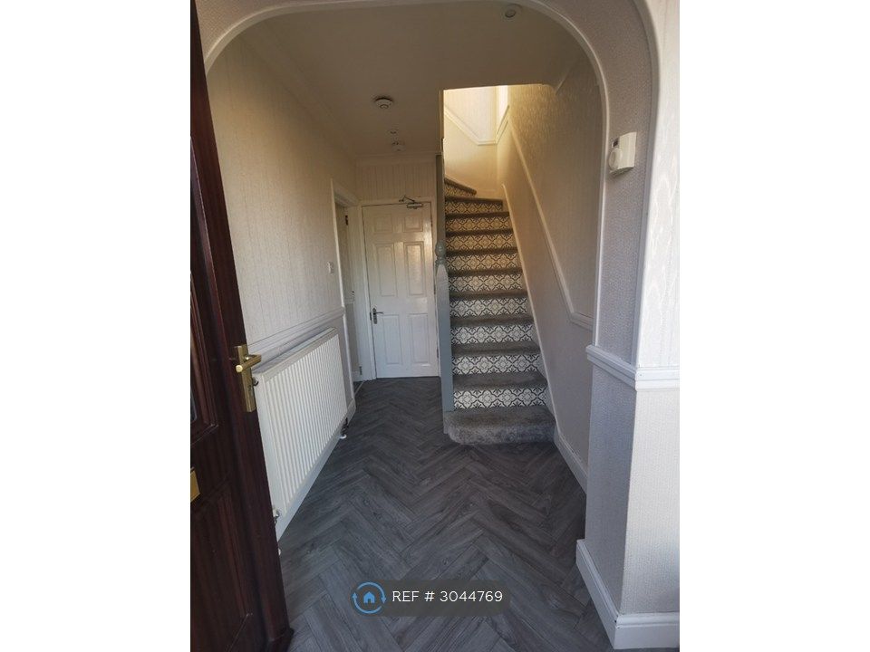 Property photo 2 of 25