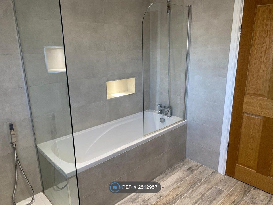 Property photo 2 of 20 Bathroom