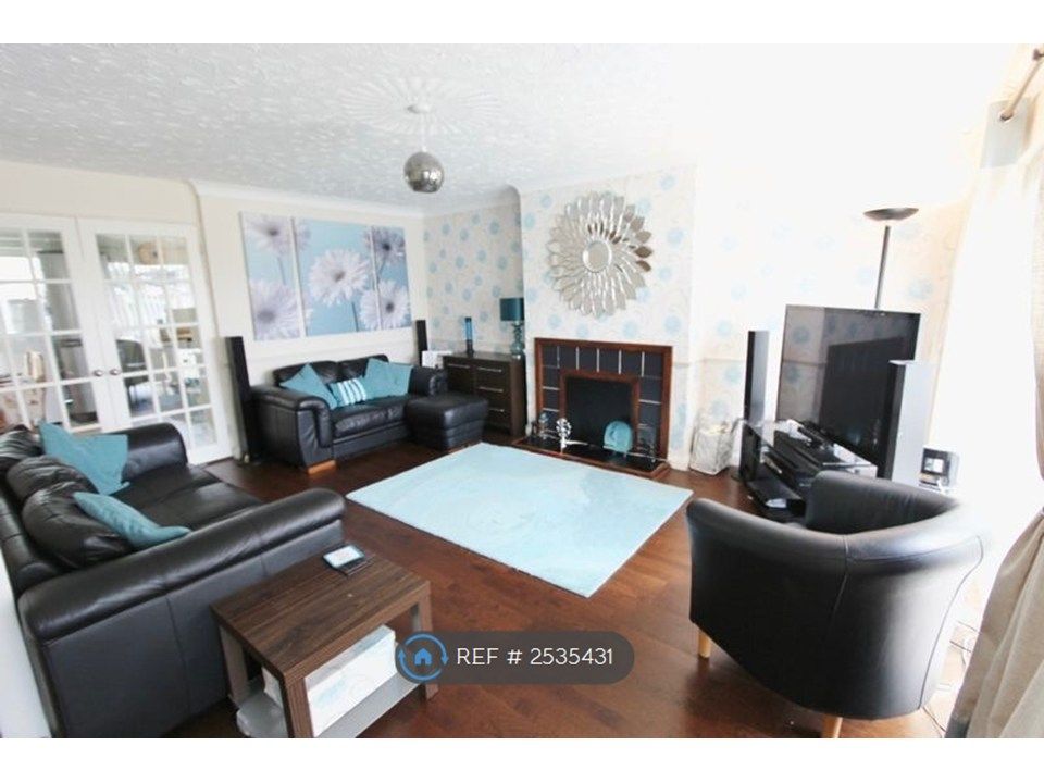 Property photo 2 of 11 Lounge
