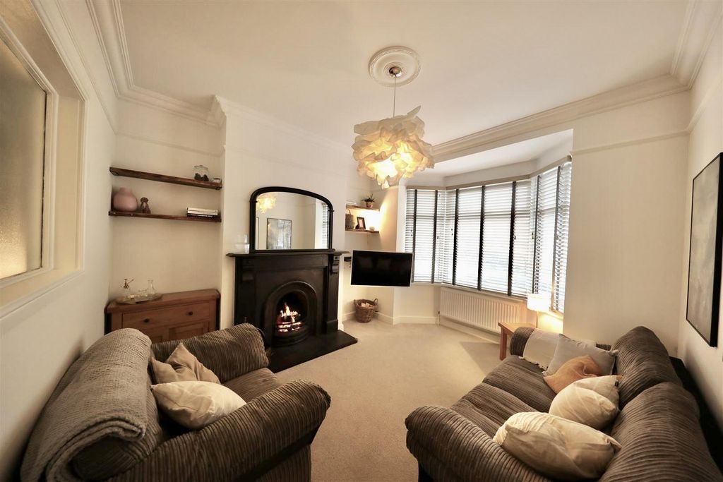 Property photo 2 of 20 Living Room