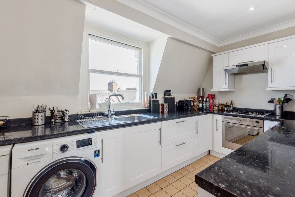 Property photo 3 of 6 Kitchen