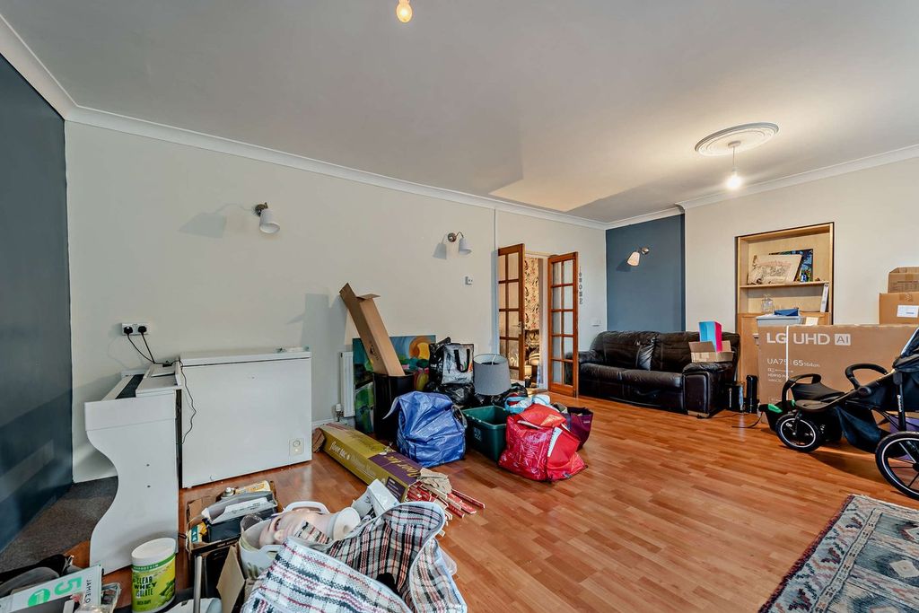 Property photo 3 of 25