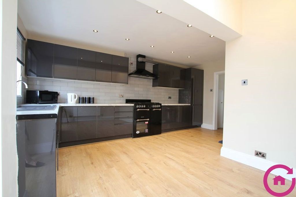 Property photo 2 of 10 Photo 8