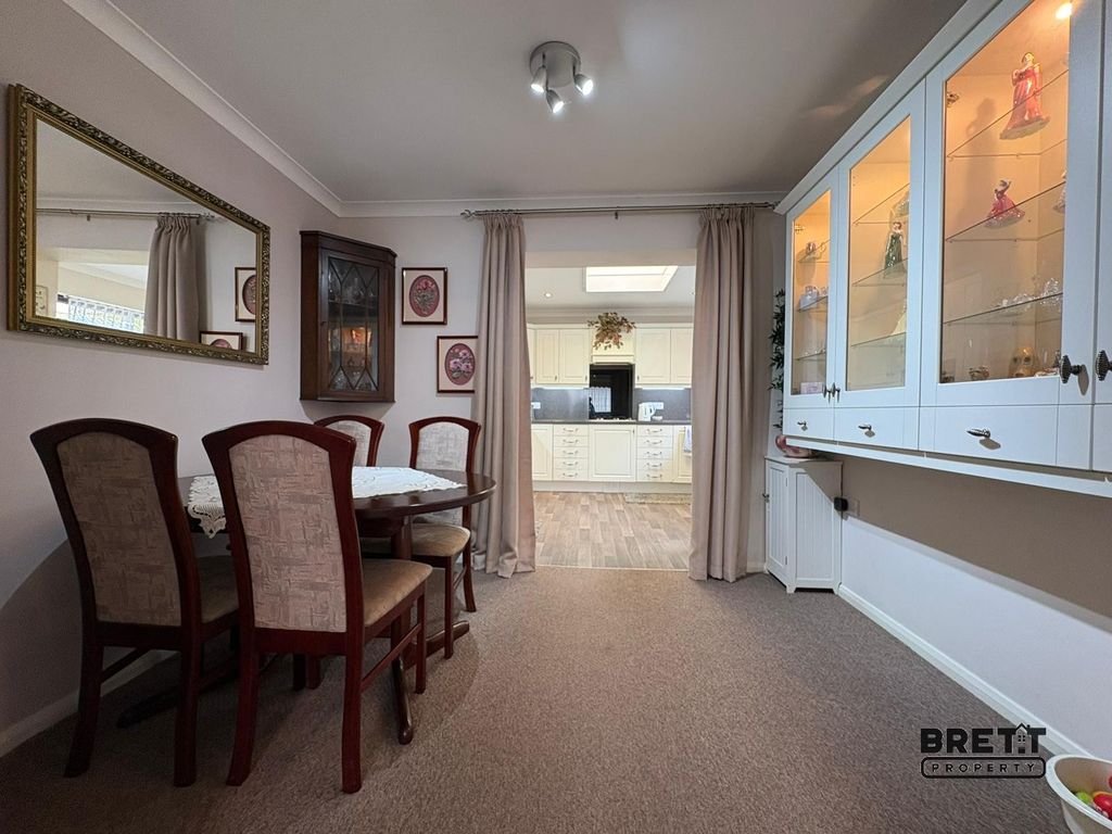 Property photo 3 of 11 Dining Room