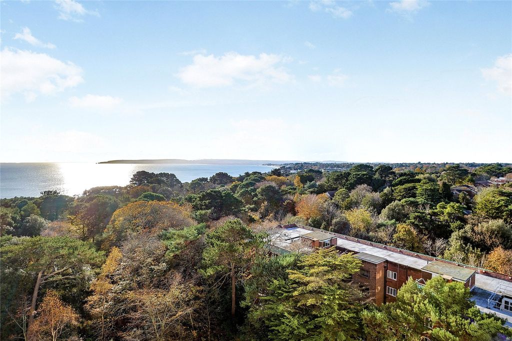 Property photo 2 of 15 Picture No. 17