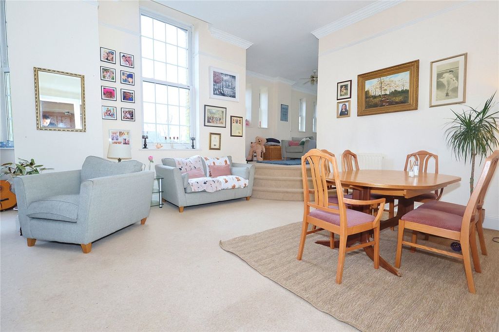 Property photo 2 of 15 Picture No. 12