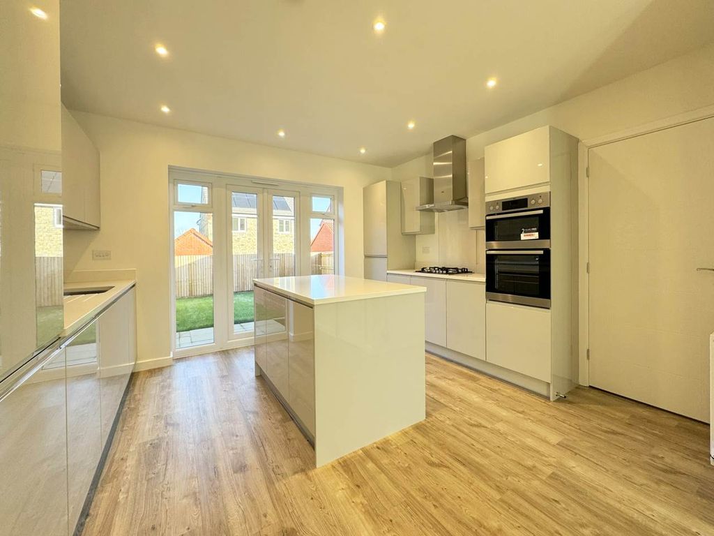 Property photo 3 of 14 Kitchen