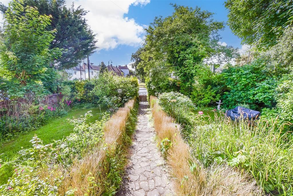 Property photo 2 of 14 Communal Gardens