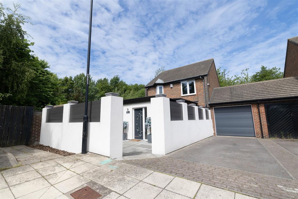 Property photo 1 of 16 Front External