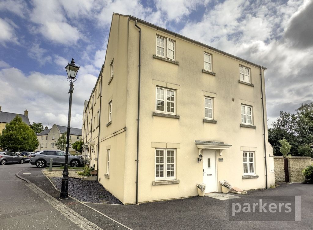 Property photo 1 of 32 External