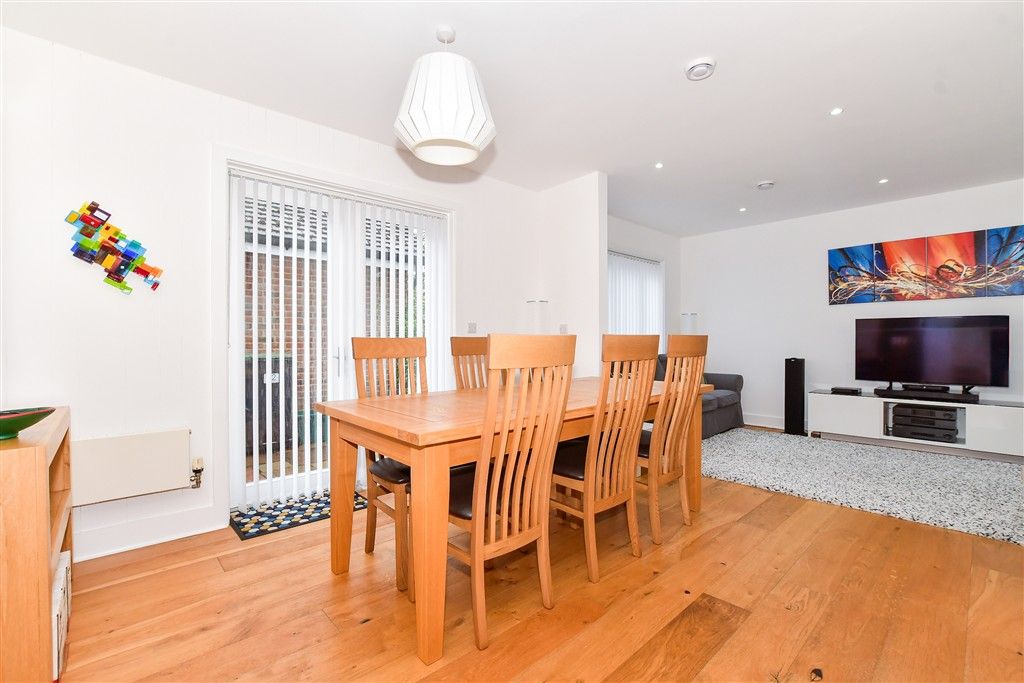 Property photo 3 of 10 Dining Area