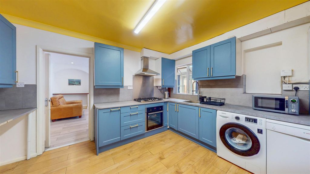 Property photo 3 of 15 Kitchen.Jpg