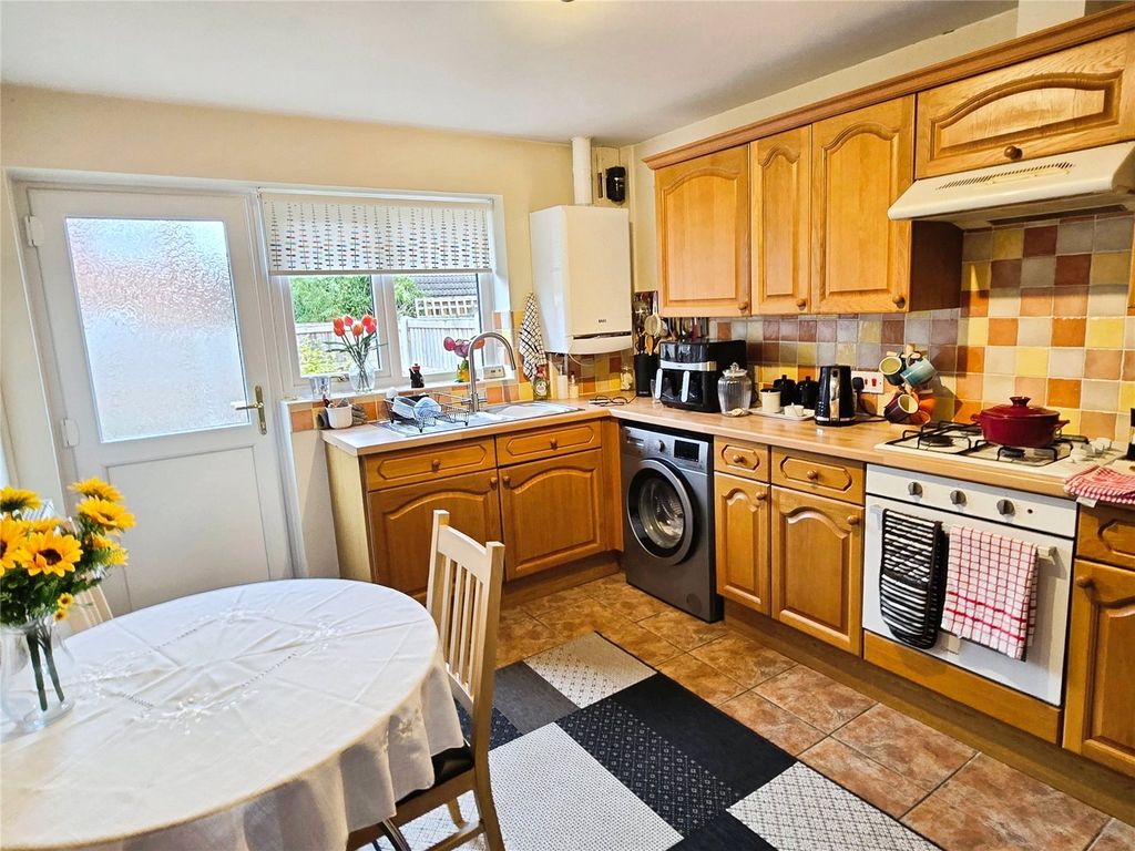 Property photo 3 of 8 Dining Kitchen