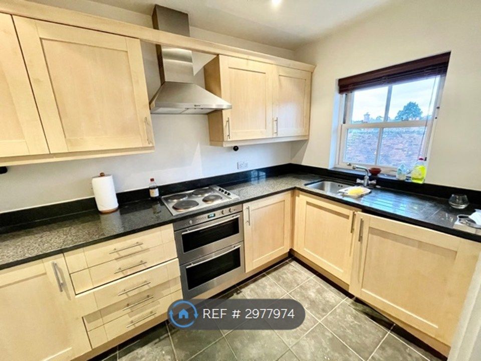 Property photo 3 of 13 Kitchen Fully Fitted Integrated White Goods