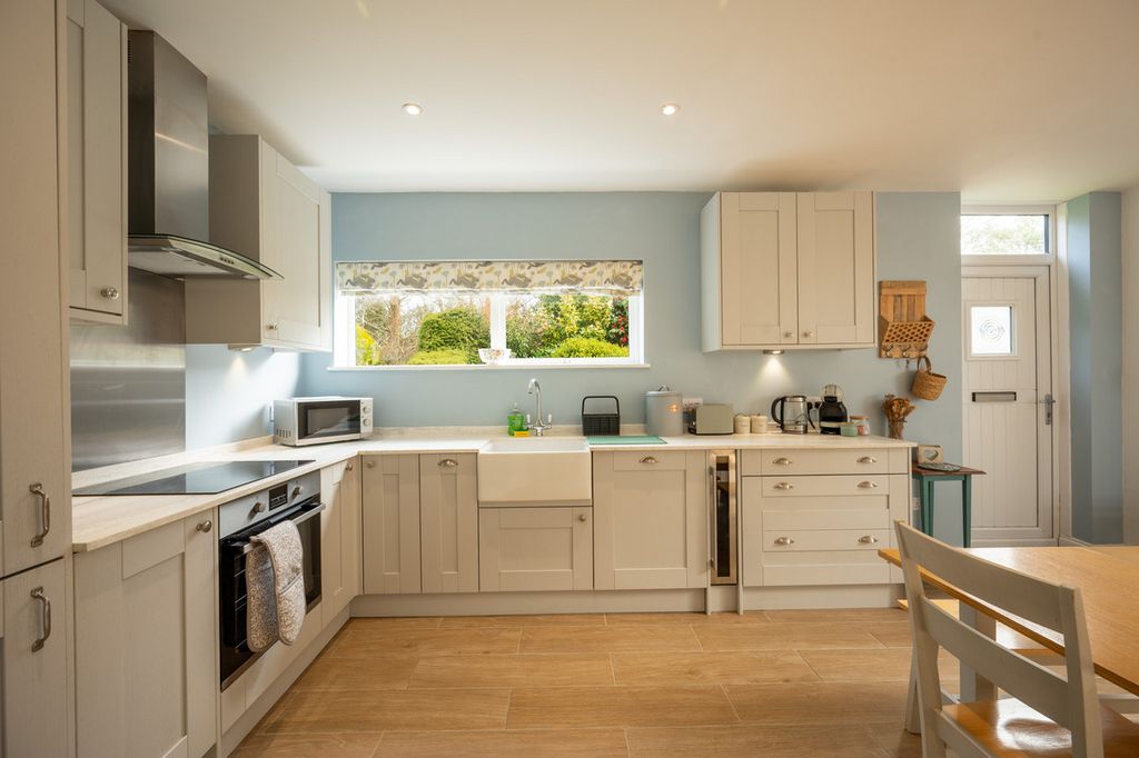 Property photo 3 of 25