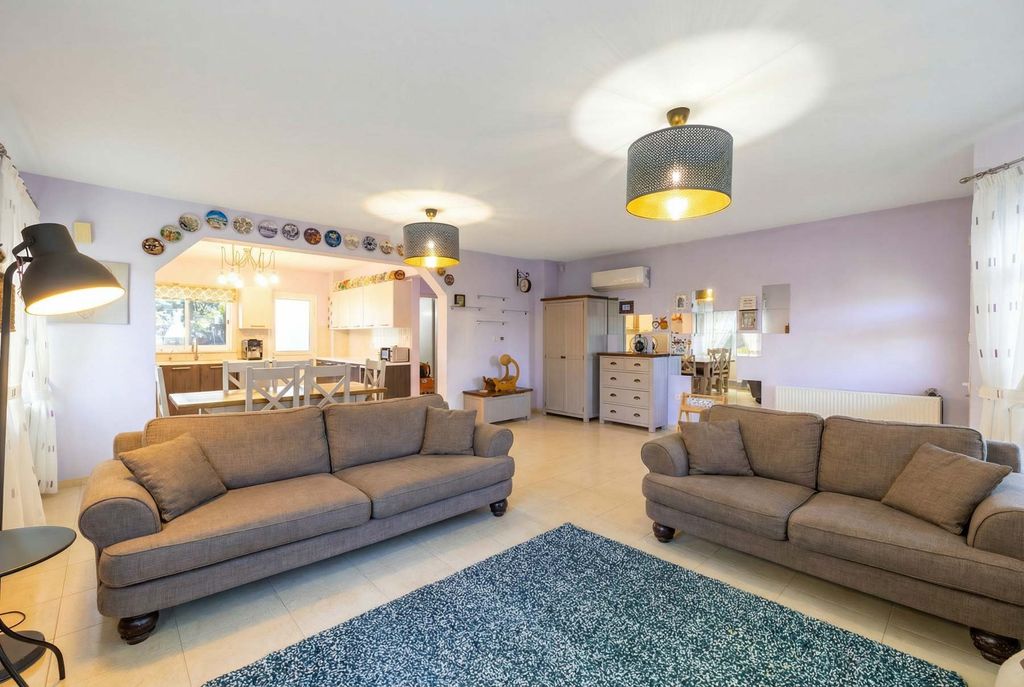 Property photo 2 of 29