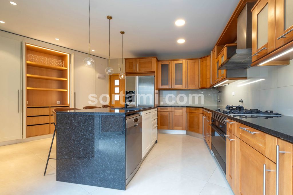 Property photo 3 of 62