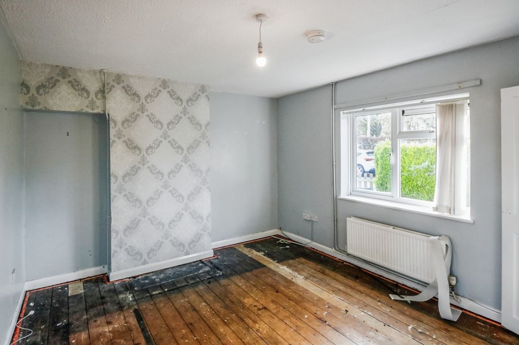 Property photo 2 of 11 Living Room Im2.T9Lrg.Jpg