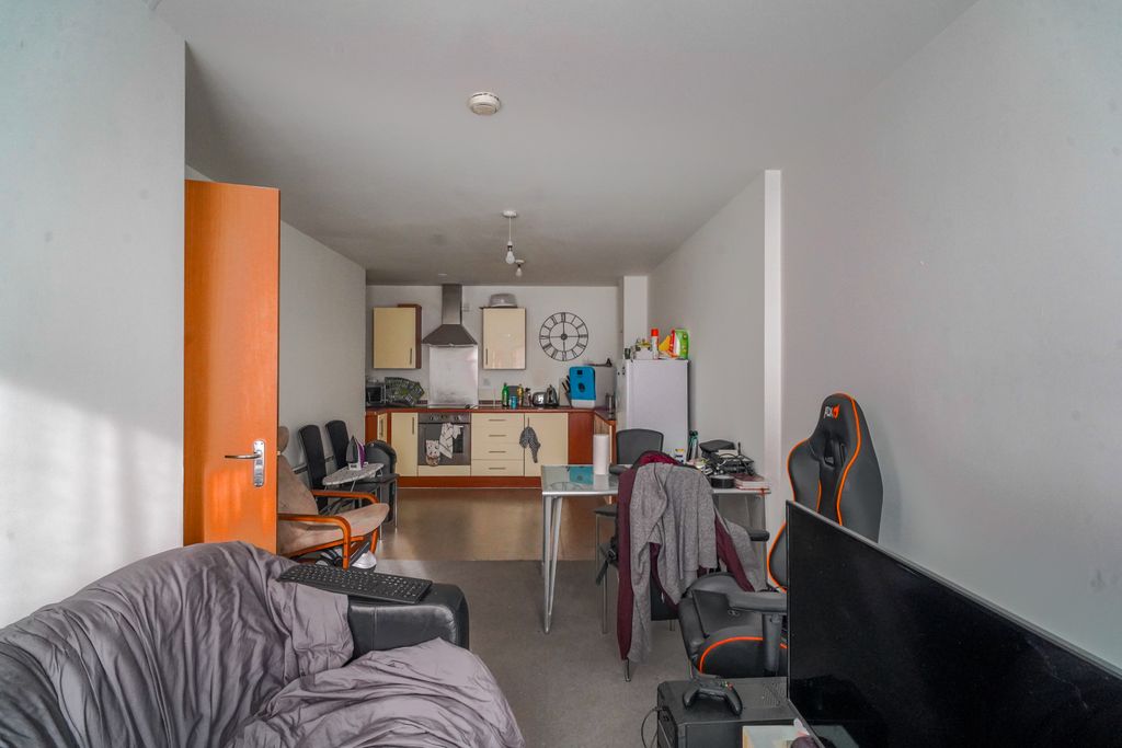 Property photo 2 of 20
