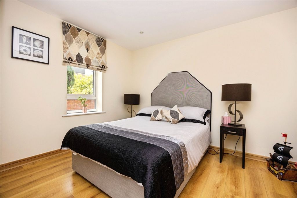 Property photo 3 of 16 Picture No. 13