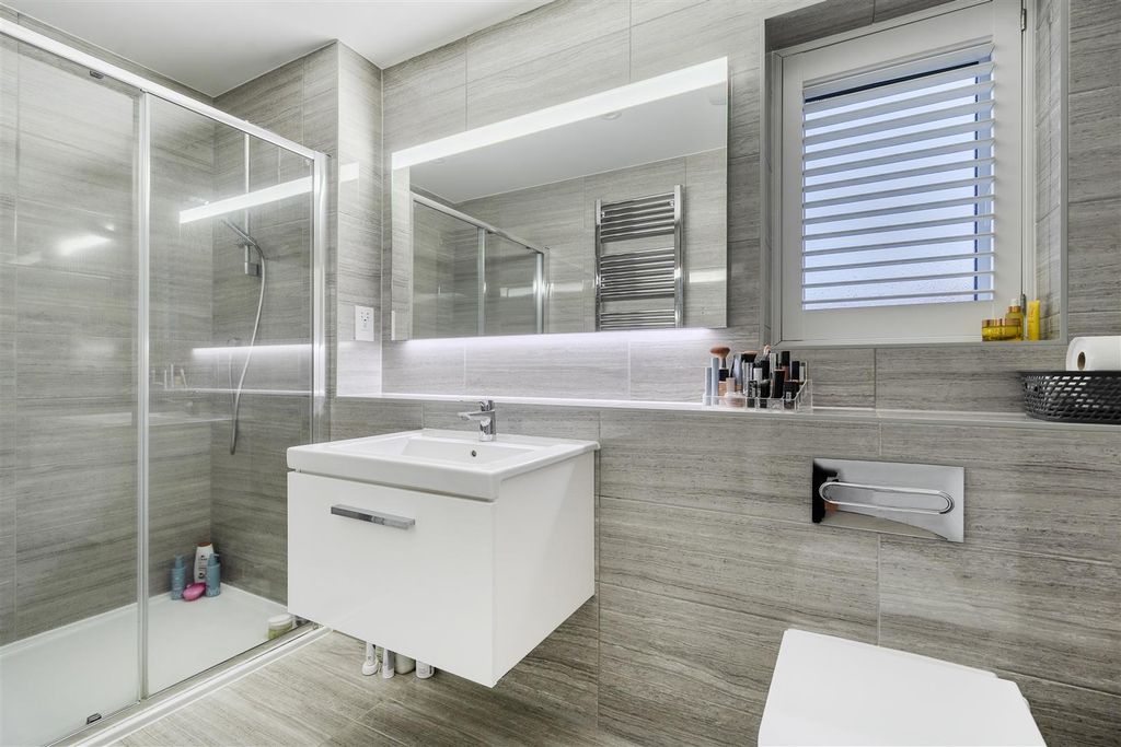 Property photo 3 of 20 1401411-16-6971048Aa3577.Jpg