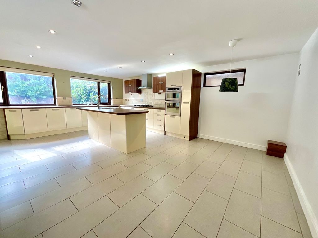 Property photo 2 of 51 4001585